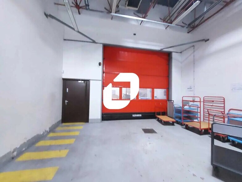 Local d’activités dans Montigny-le-Bretonneux à louer - Photo intérieure – Image 2 sur 22