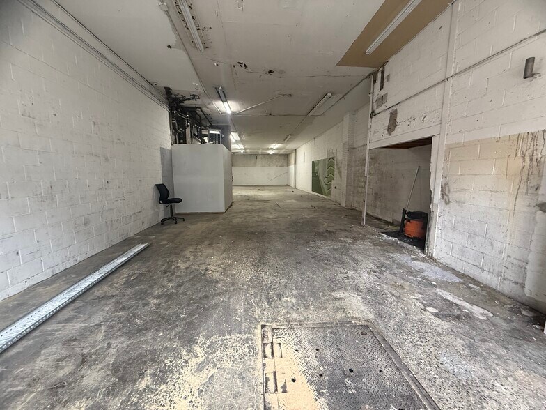 521 47th Rd, Long Island City, NY à louer - Photo de l’immeuble – Image 2 sur 10