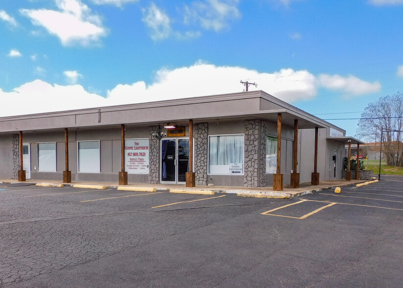 200-202 S Ridgeway Dr, Cleburne, TX à louer - Photo de l’immeuble – Image 1 sur 2