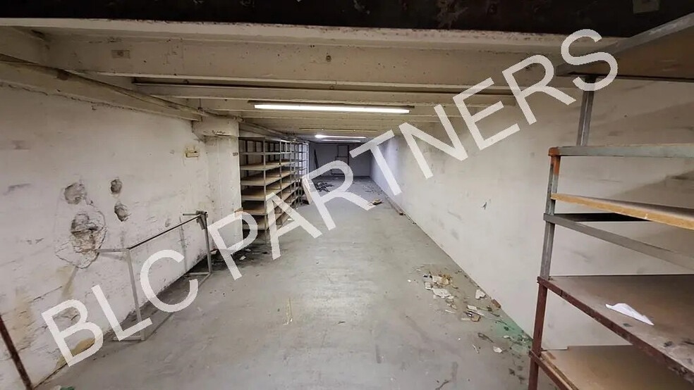 Local d’activités dans Paris à louer - Photo de l’immeuble – Image 2 sur 7