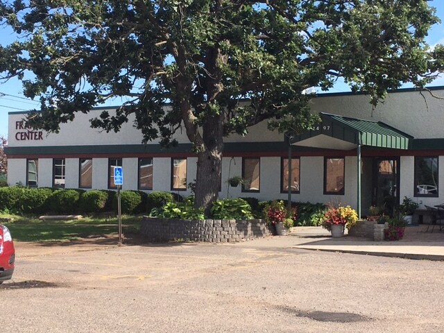 2497 7th Ave E, North Saint Paul, MN à louer - Photo de l’immeuble – Image 1 sur 1