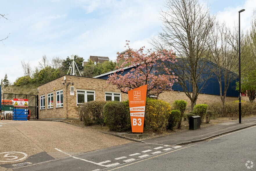 Redlands, Coulsdon à louer - Photo principale – Image 1 sur 4