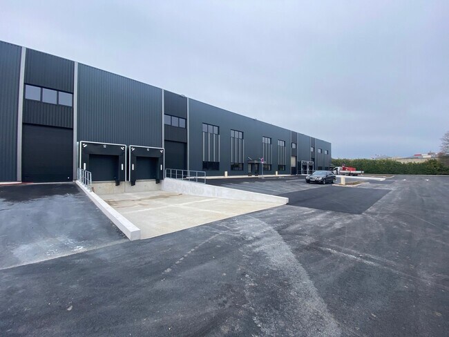 Plus de détails pour Local d'activités à louer