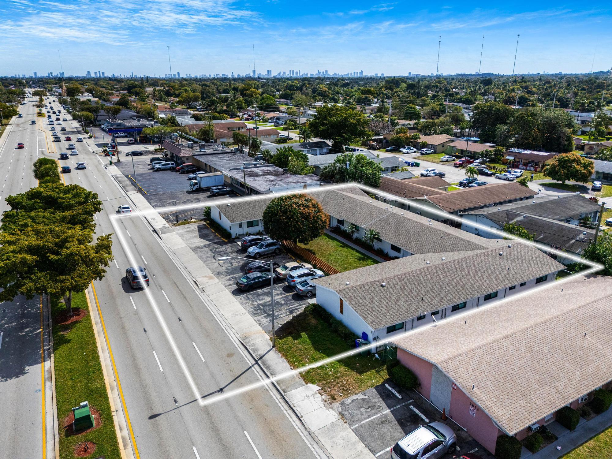 7606 Pembroke Rd, Miramar, FL à vendre Photo de l’immeuble– Image 1 sur 48