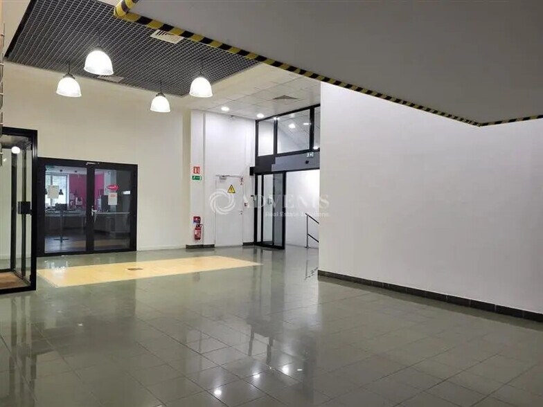 Bureau dans Saint-Ouen-sur-Seine à louer - Photo de l’immeuble – Image 2 sur 11