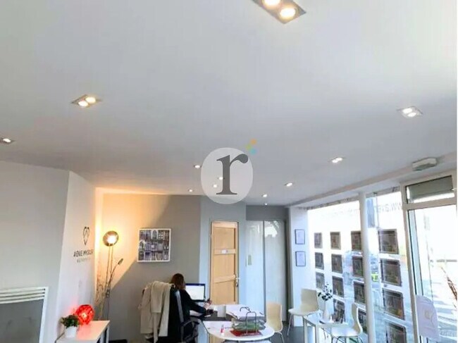 Plus de détails pour Local commercial à louer