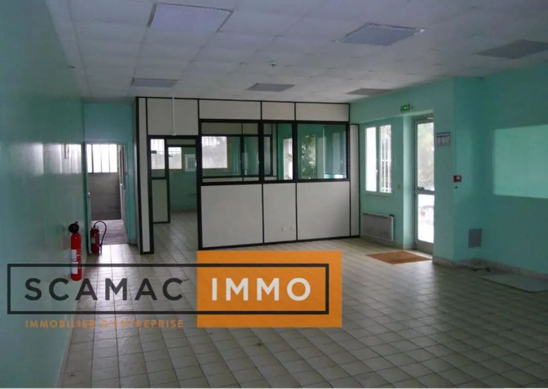 Industriel/Logistique dans Vaux-le-Pénil à vendre Photo intérieure– Image 1 sur 4
