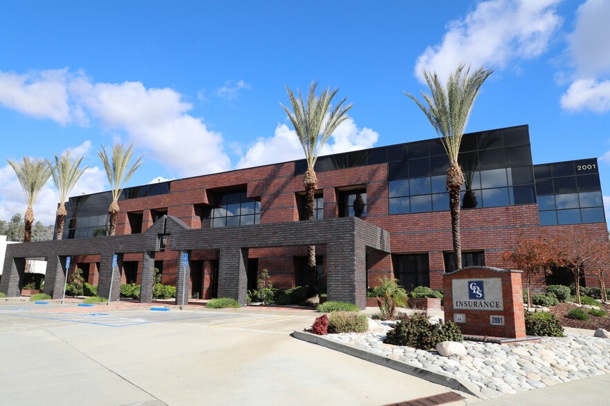 2001 E Financial Way, Glendora, CA à louer - Photo principale – Image 1 sur 11