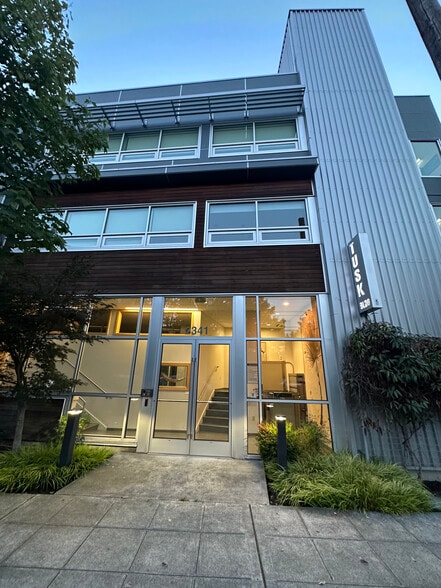 2341 Eastlake Ave E, Seattle, WA à louer - Photo de l’immeuble – Image 2 sur 7