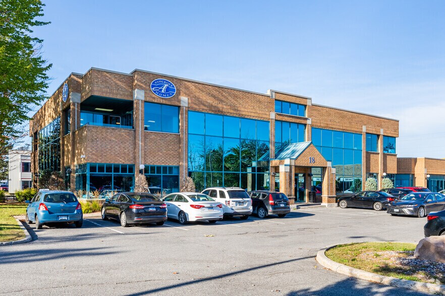 18 Antares Dr, Ottawa, ON à vendre - Photo principale – Image 1 sur 10