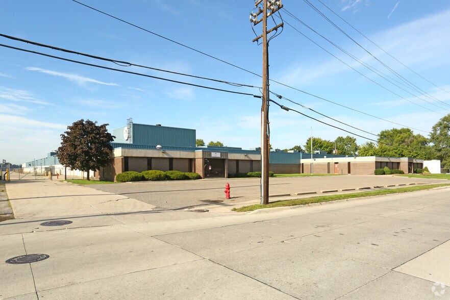 1705-1737 Cicotte St, Lincoln Park, MI à vendre - Photo de l’immeuble – Image 2 sur 3
