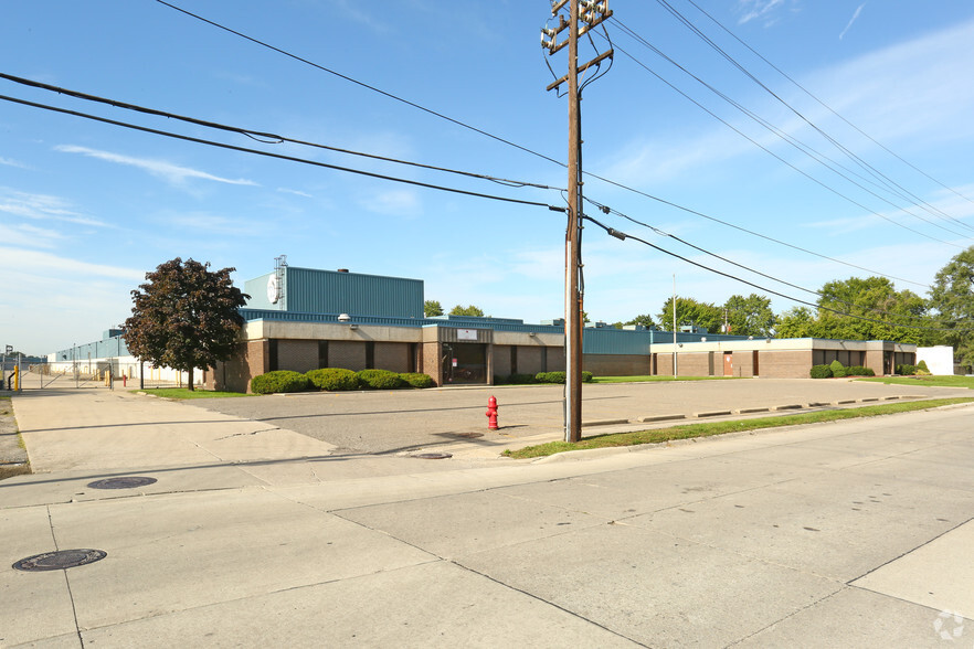 1705-1737 Cicotte St, Lincoln Park, MI à vendre - Photo de l’immeuble – Image 3 sur 6
