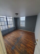 208 S Pulaski St, Baltimore, MD à louer Photo intérieure– Image 2 sur 13