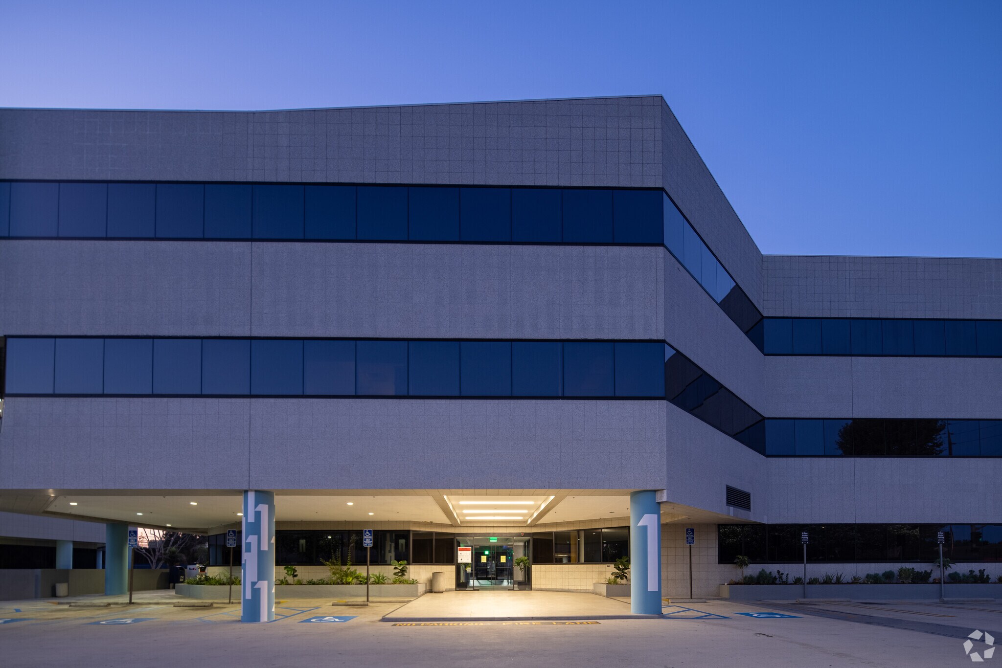 6345 Balboa Blvd, Encino, CA à louer Photo de l’immeuble– Image 1 sur 23