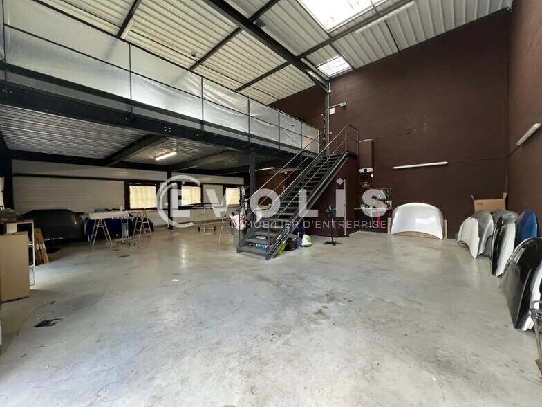 Local d’activités dans Genay à louer - Photo de l’immeuble – Image 2 sur 10