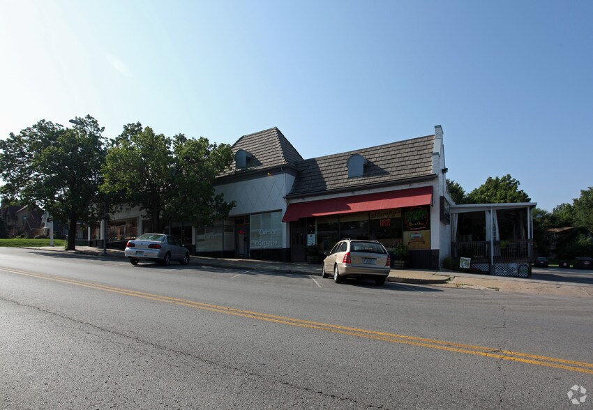 321-329 E Gregory Blvd, Kansas City, MO à louer - Photo de l’immeuble – Image 2 sur 4