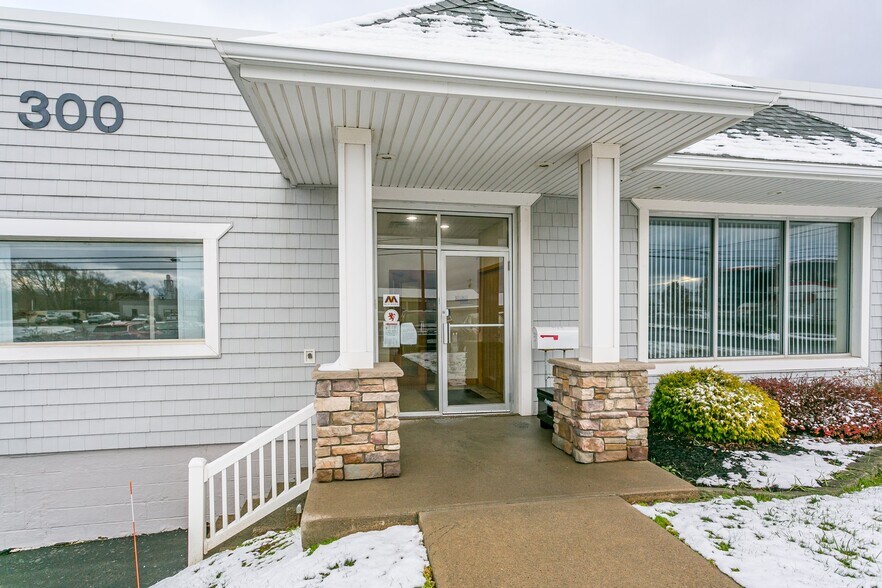 300 Buell Rd, Rochester, NY à vendre - Photo de l’immeuble – Image 3 sur 62
