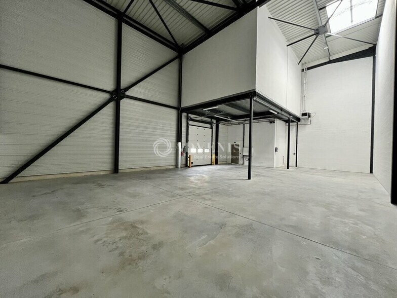 16 Rue Ampère, Pontoise à louer - Photo de l’immeuble – Image 2 sur 20