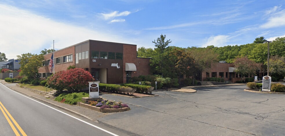 135-145 Wood Rd, Braintree, MA à louer - Photo de l’immeuble – Image 1 sur 11