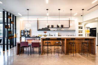 Plus de détails pour 4250 N Drinkwater Blvd, Scottsdale, AZ - Coworking à louer