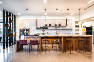 Plus de détails pour 4250 N Drinkwater Blvd, Scottsdale, AZ - Coworking à louer
