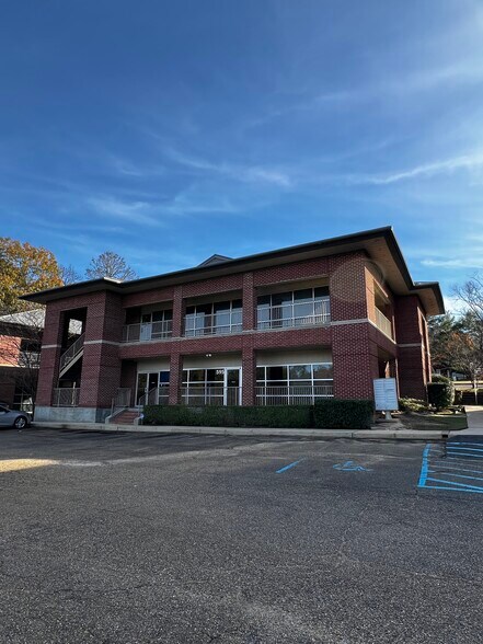 595 Northpark Dr, Ridgeland, MS à vendre - Photo de l’immeuble – Image 2 sur 3