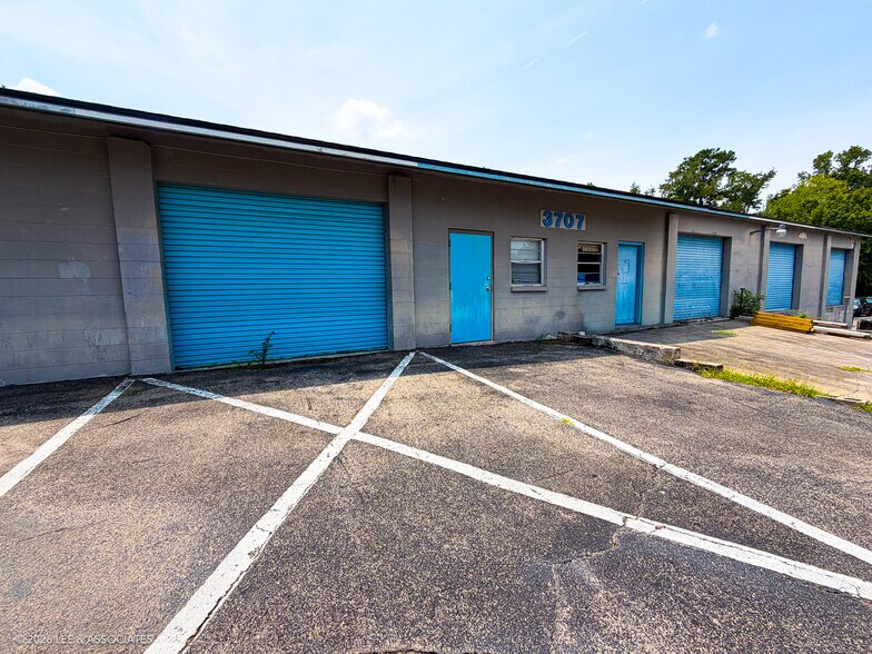 3707 SW 42nd Ave, Gainesville, FL à louer - Photo de l’immeuble – Image 1 sur 11