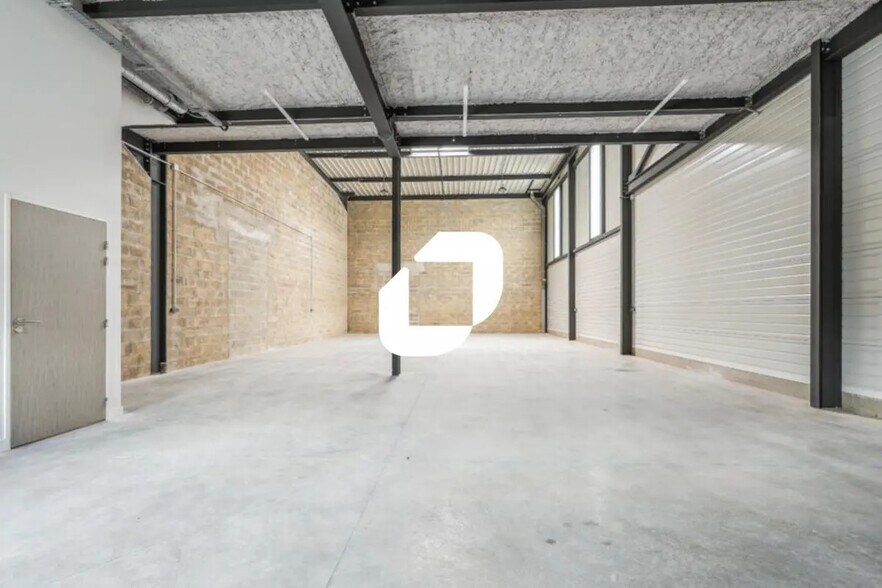Bureau dans Lieusaint à louer - Photo de l’immeuble – Image 3 sur 12