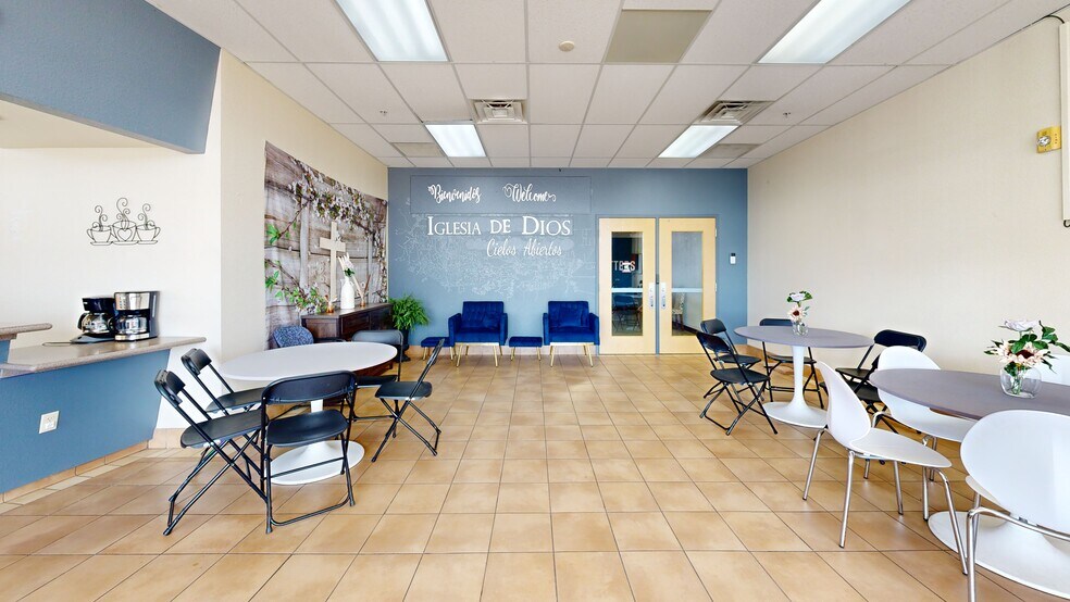 Printers Park Market Center portefeuille de 3 biens à vendre sur LoopNet.fr - Numérisation 3D Matterport – Image 2 sur 23