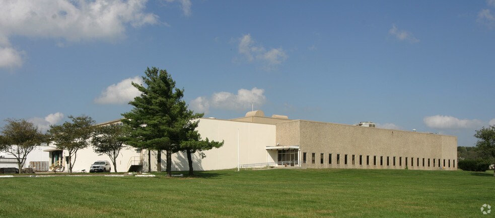 100 Commerce Dr, Freehold, NJ à louer - Photo de l’immeuble – Image 2 sur 27