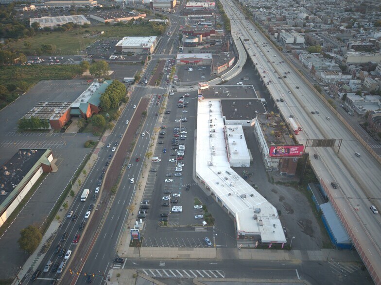 1300 S Christopher Columbus Blvd, Philadelphia, PA à vendre - Photo de l’immeuble – Image 3 sur 9