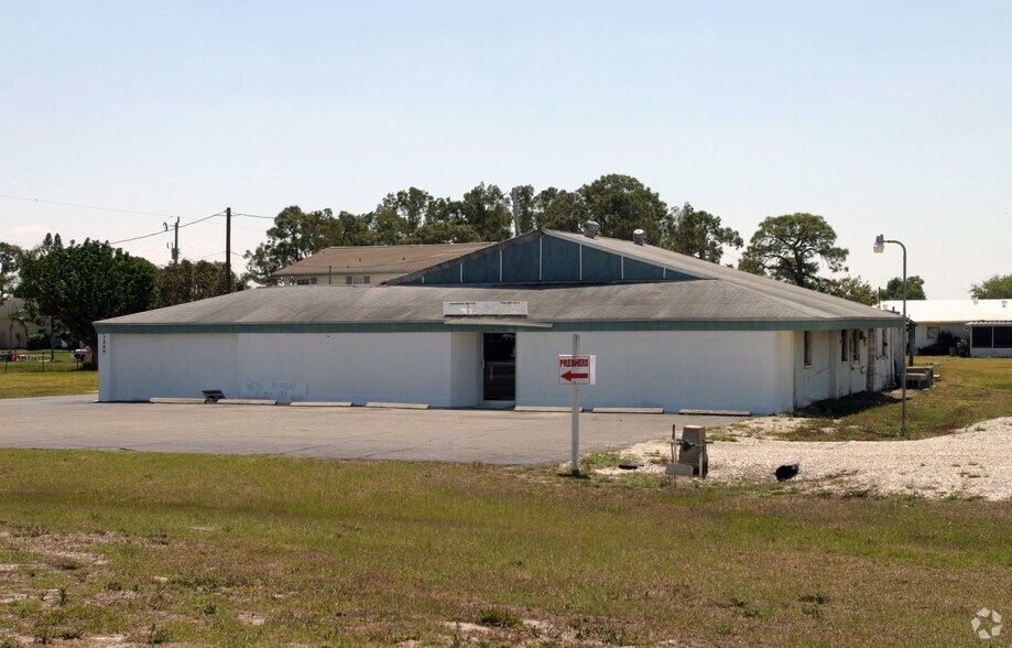 1351-1353 Old Pondella Rd, Cape Coral, FL à vendre - Photo de l’immeuble – Image 1 sur 10