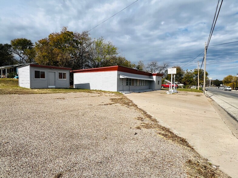 703 N Austin St, Comanche, TX à vendre - Photo principale – Image 2 sur 17