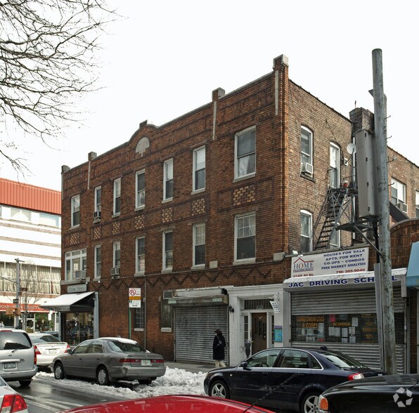 81-02 37th Ave, Jackson Heights, NY à louer - Photo de l’immeuble – Image 3 sur 4