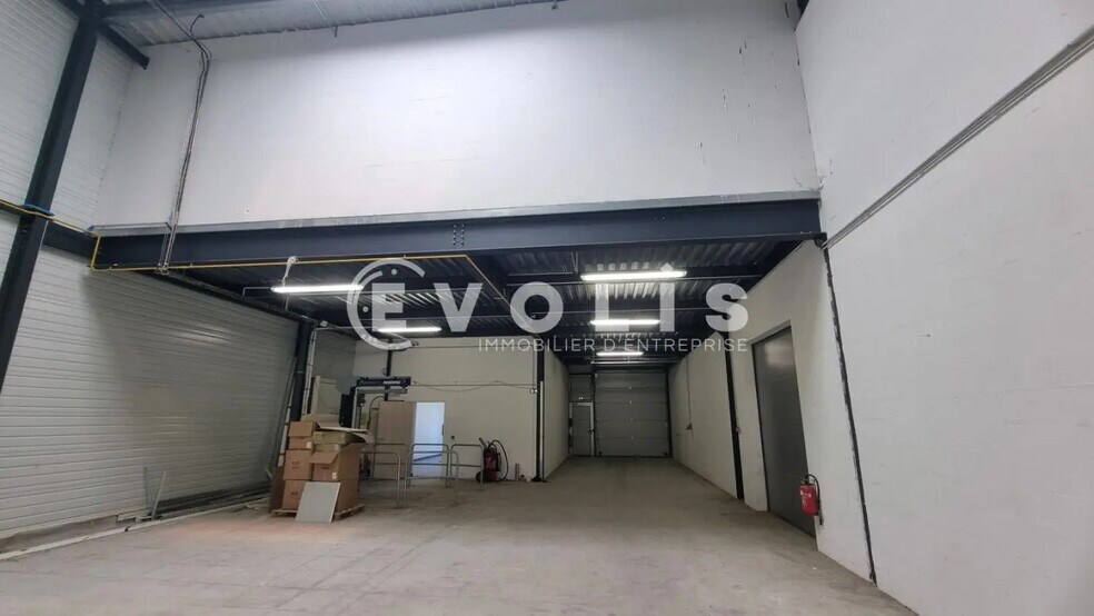 Local d’activités dans Collégien à louer - Photo intérieure – Image 2 sur 12