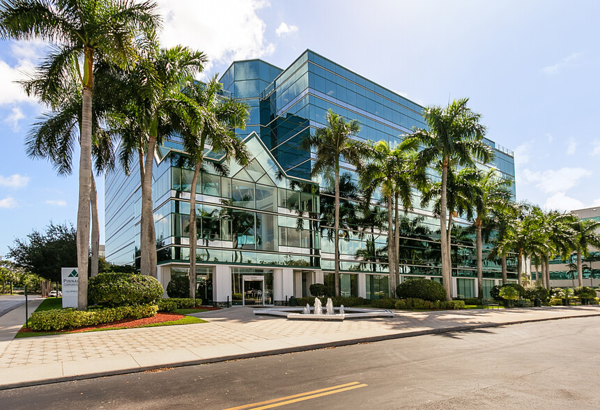 500 W Cypress Creek Rd, Fort Lauderdale, FL à louer - Photo de l’immeuble – Image 3 sur 27