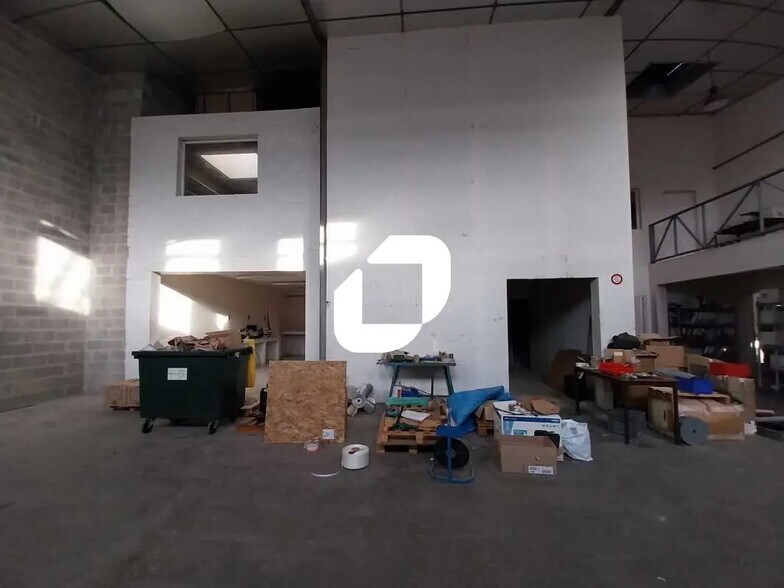 Local d’activités dans Jouars-Pontchartrain à louer - Photo intérieure – Image 2 sur 9