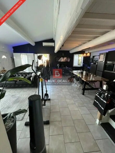 Local d'activités dans BERRE-L'ETANG à vendre - Photo de l’immeuble – Image 3 sur 12