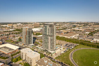 2100-2220 Sauvé Rue O, Mont-Royal, QC - VUE AÉRIENNE  vue de carte