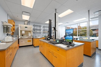 6190 Agronomy Rd, Vancouver, BC à louer Photo intérieure– Image 1 sur 5