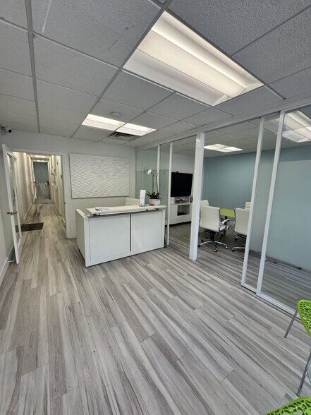 2330 NW 102nd Ave, Doral, FL à louer - Photo de l’immeuble – Image 2 sur 14