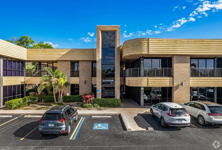 2750 Stickney Point Rd, Sarasota, FL à louer - Photo de l’immeuble – Image 2 sur 7