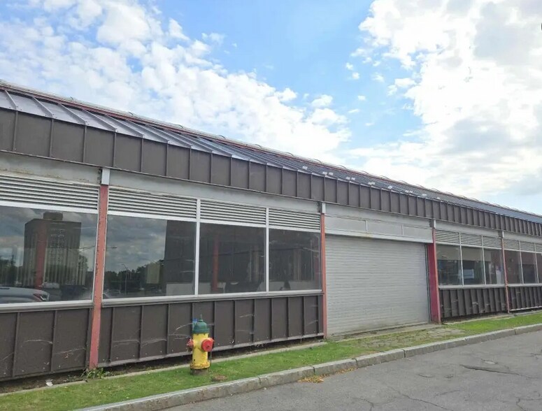 215 Ford St, Ogdensburg, NY à vendre - Photo de l’immeuble – Image 3 sur 5