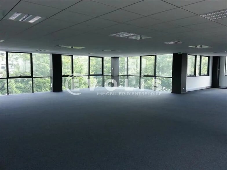 Bureau dans Chelles à louer - Photo de l’immeuble – Image 1 sur 7