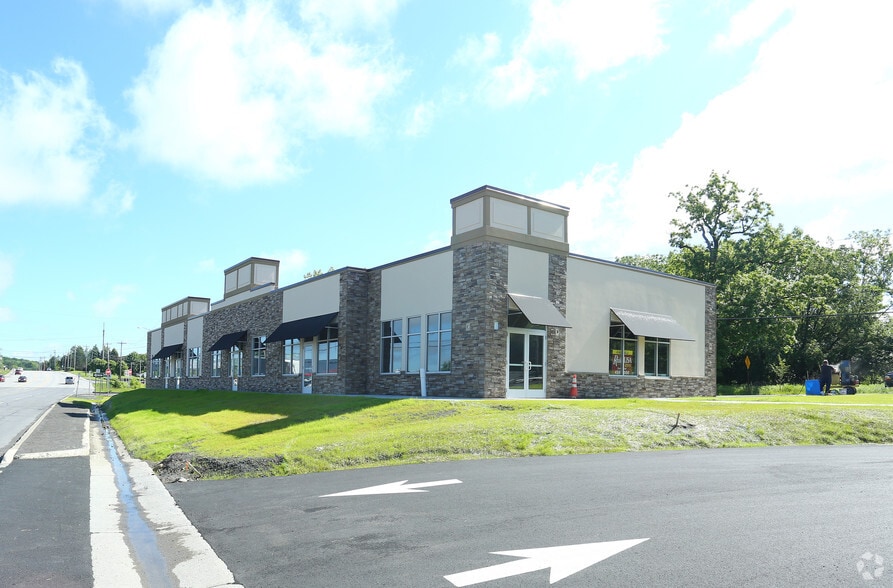 959 New Loudon Rd, Latham, NY à louer - Photo principale – Image 1 sur 9