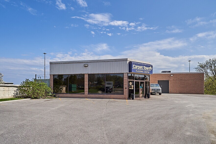 469 Kingston Rd, Pickering, ON à vendre - Photo de l’immeuble – Image 3 sur 8