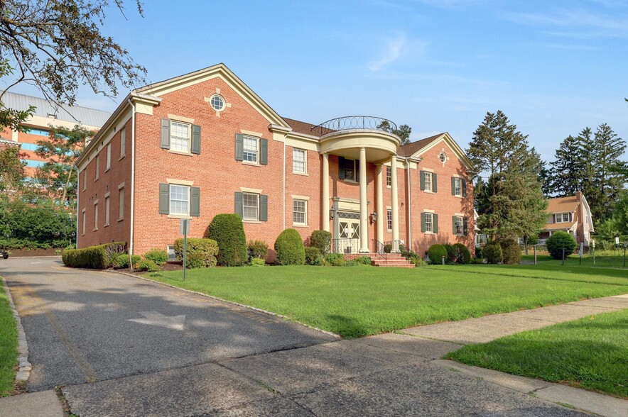 230 Sherman Ave, Glen Ridge, NJ à louer - Photo de l’immeuble – Image 2 sur 18