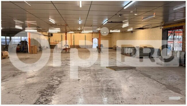 Plus de détails pour Local d'activités à louer