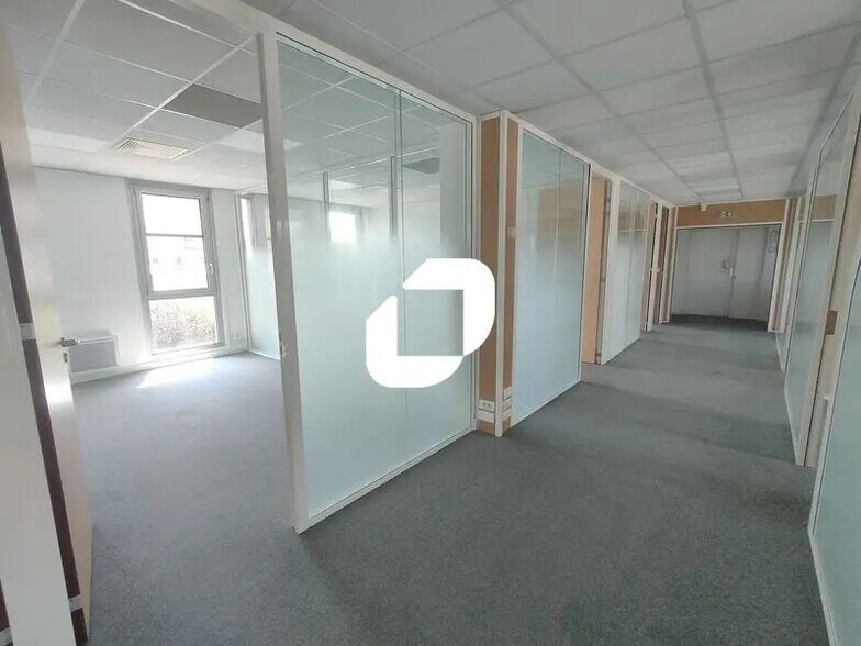 Bureau dans Vélizy-Villacoublay à vendre - Photo de l’immeuble – Image 1 sur 19
