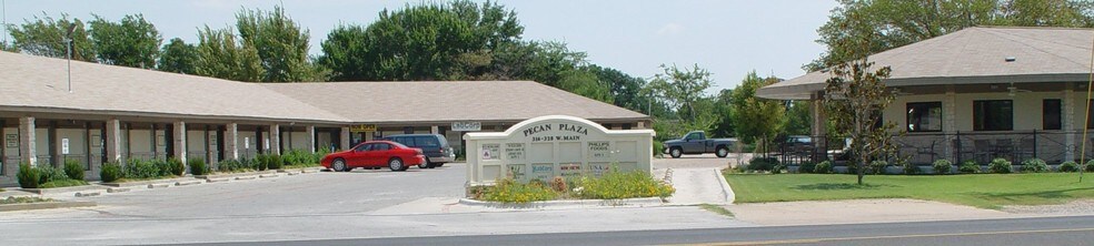 328 W Main St, Azle, TX à louer - Photo principale – Image 1 sur 12